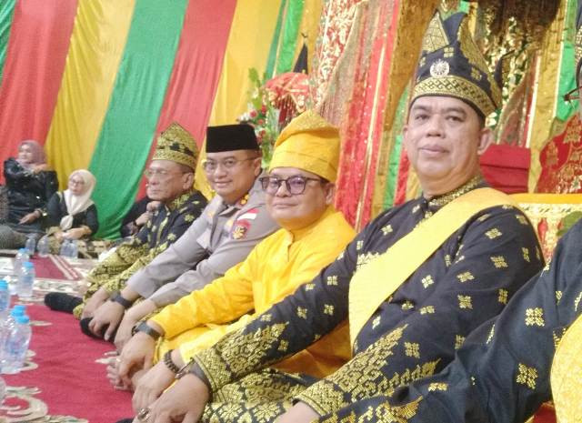 Penyambutan Adat Datuk AKBP Aldi Alfa Faroqi di LAMR Rohil Berlangsung Meriah