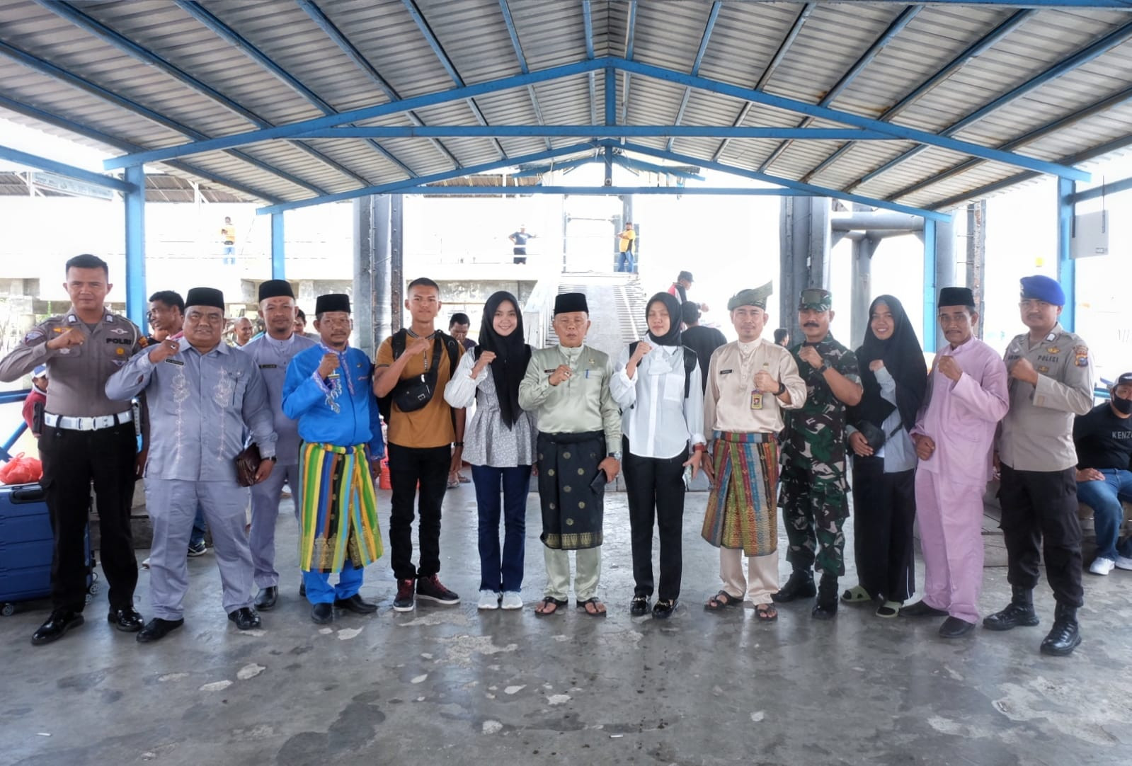 Lepas Keberangkatan 3 Pelajar Meranti ke Paskibraka Riau, Ini Pesan Plt Bupati Asmar