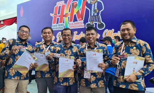 Diserahkan Presiden Jokowi di HPN Kendari, Lima Wartawan Riau Peroleh Penghargaan PCNO