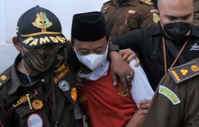 Hakim Jelaskan Tak Hukum Mati Herry Wirawan Pemerkosa 13 Santriwati