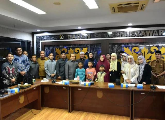 Komisi III DPRD Mediasi Pertikaian Wali Murid dengan Guru SDN 181 Pekanbaru