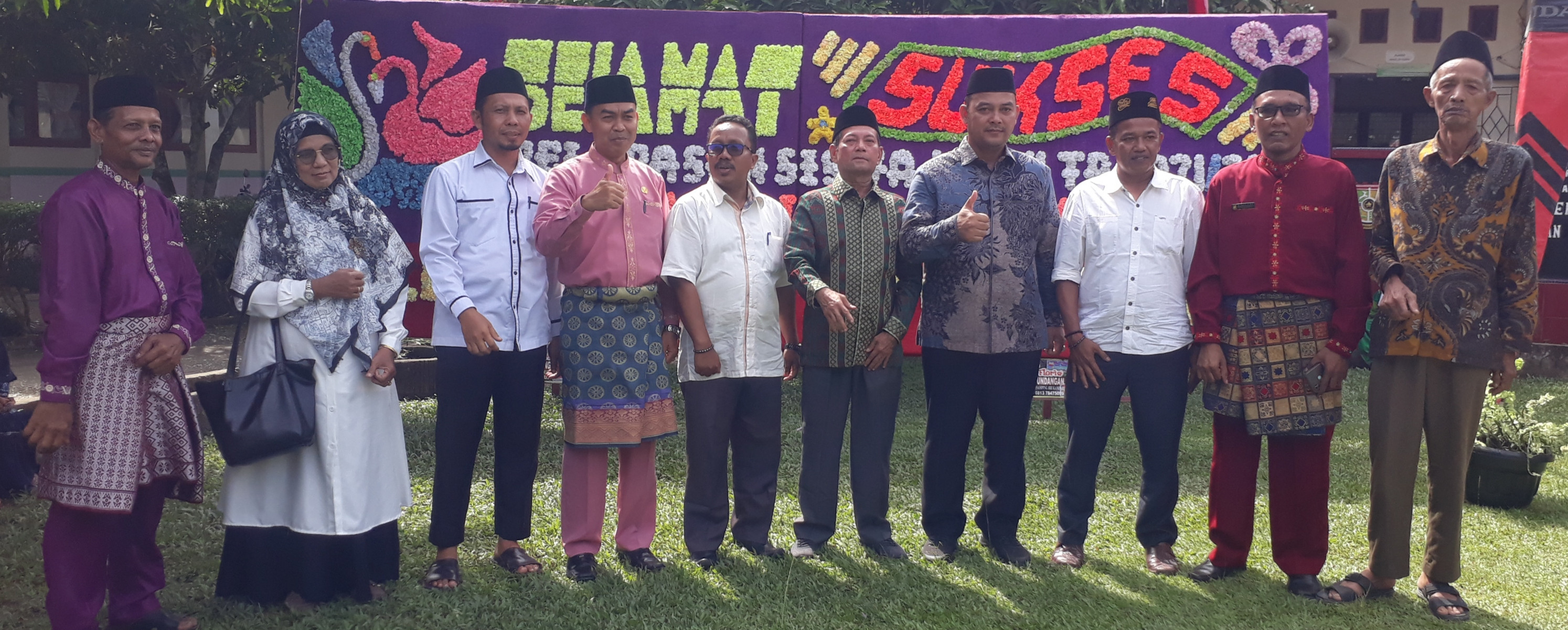 Perpisahan Siswa, M Faisal dan Syafrudin Domo Bantu 100 Kotak Keramik dan TV