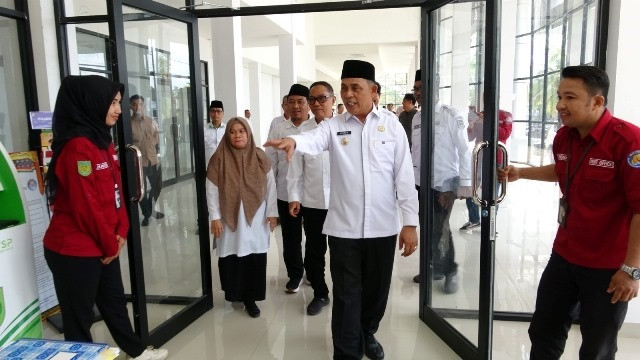 2025-10-09-bupati-inhil-tinjau-kesiapan-mal-pelayanan-publik-tembilahan.jpg