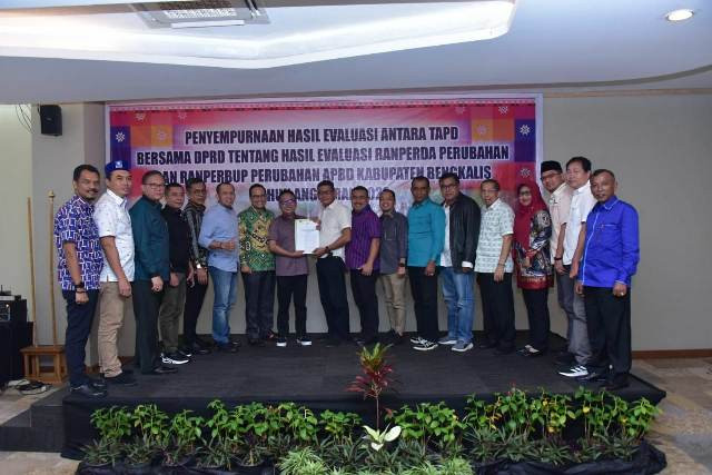 Akhirnya  APBD-P Kabupaten Bengkalis 2023 ditanda Tangani Plt Gubernur Riau 