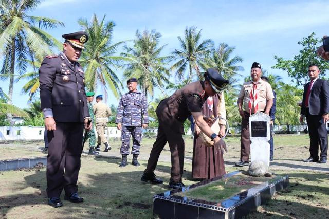 Polres Meranti Gelar Upacara Peringatan Hari Pahlawan ke-78 dan Tabur Bunga di TMP Bijuangsa