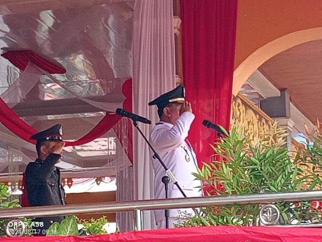 Bupati Kuansing Pimpin Upacara Bendera Memperingati HUT RI Ke-79 Tahun di Lapangan Limuno