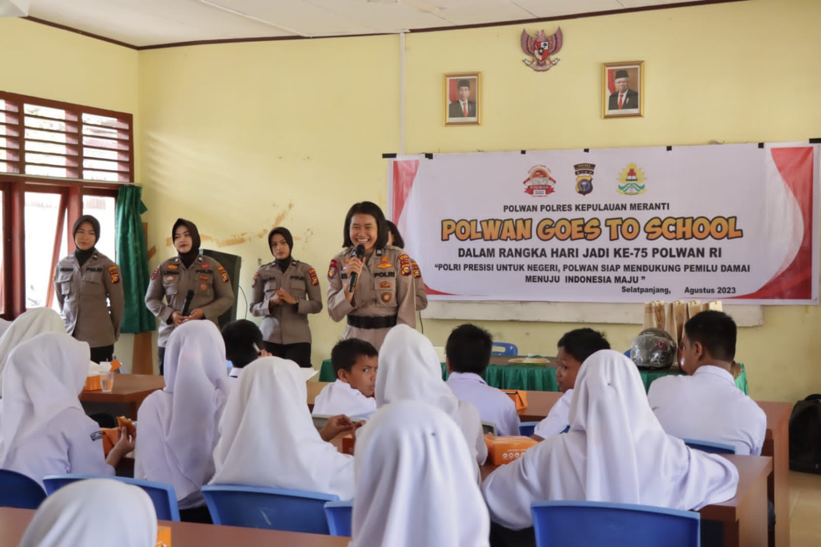 Police Go To School, Polwan Polres Meranti  Edukasi Siswa Soal Bijak Bermedia Sosial