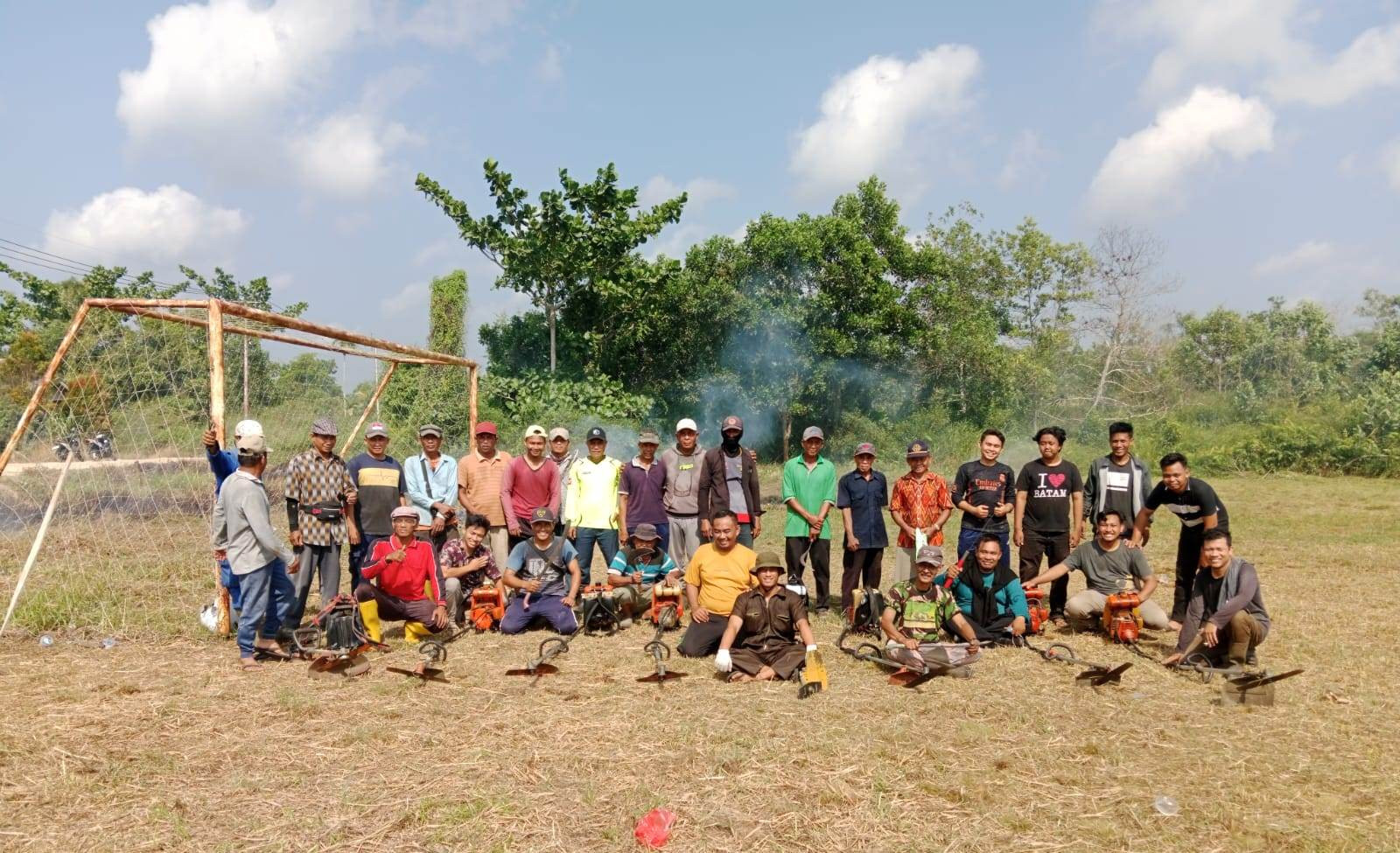 Pemdes Alahair Timur Gelar Goro di Lapangan Bola bersama Masyarakat