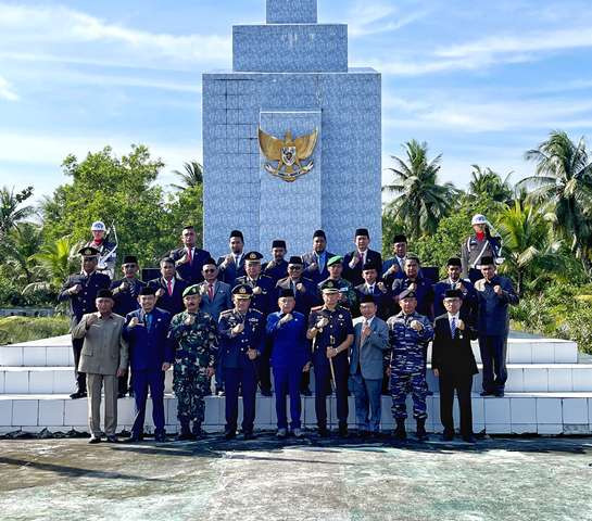 Plt Bupati Asmar Pimpin Upacara Ziarah Makam Pahlawan 