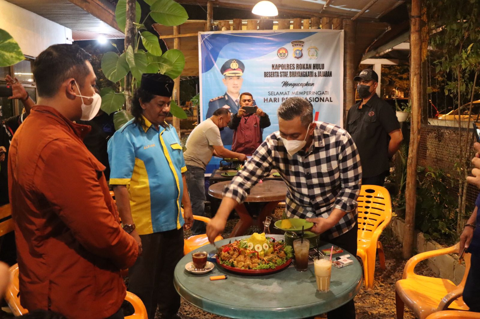 Peringati Hari Pers ke 74, Kapolres Rohul potong Tumpeng bersama Insan Pers