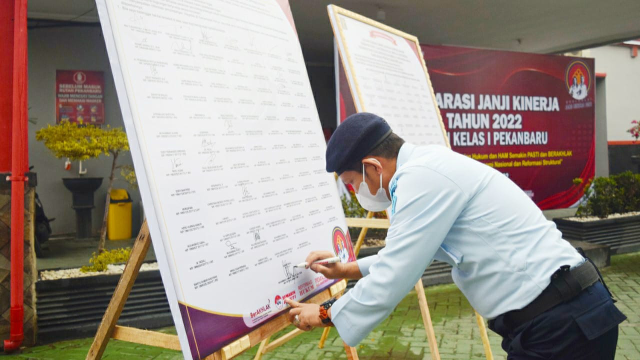 Pegawai Rutan Kelas I Pekanbaru Deklarasikan Janji Kinerja