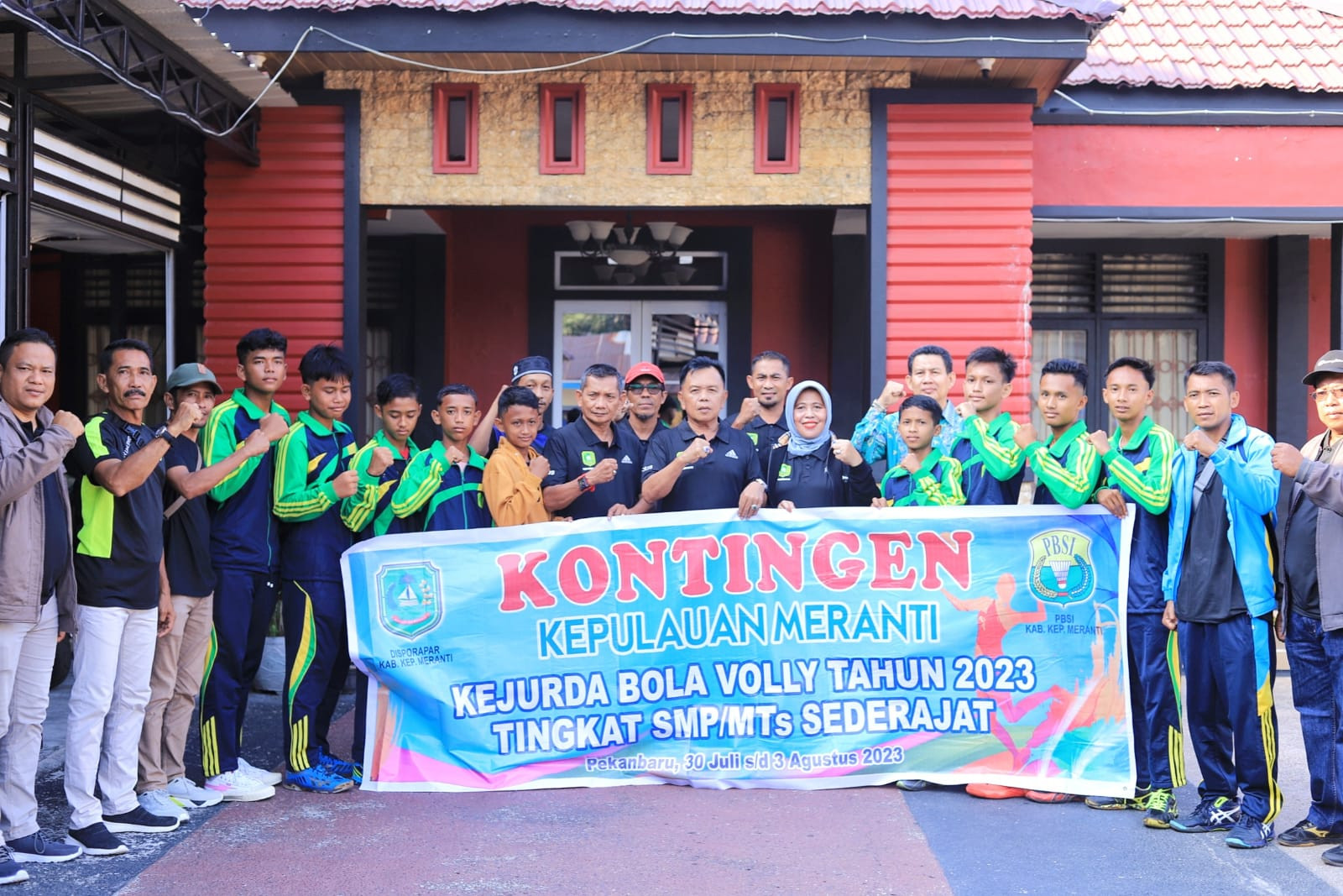 Lepas Atlet Pelajar Bola Voli ke Kejurda Riau, Plt Bupati Jaga Kekompakan Junjung Tinggi Sportifitas