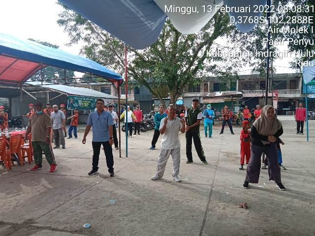 Lurah Herdi Ajak Masyarakat Goro Dan Senam Bersama di Taman Penyu.