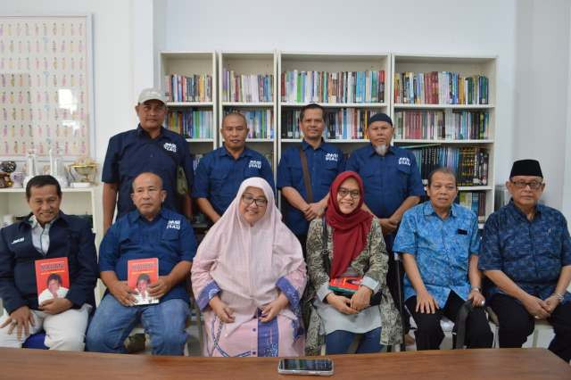 Jelang Perayaan HUT ke-6, Pengurus JMSI Riau Silaturahmi dengan Diana Tabrani