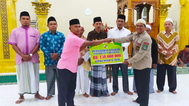  Koptan Sialang Sakti Desa Batas Bantu Masdjid Al-Jihat Rp150 Juta