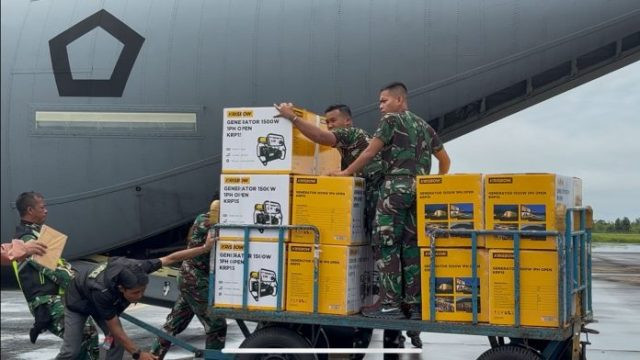 Bantuan-Presiden-untuk-banjir-di-Sumatra-Barat-696x392.jpg