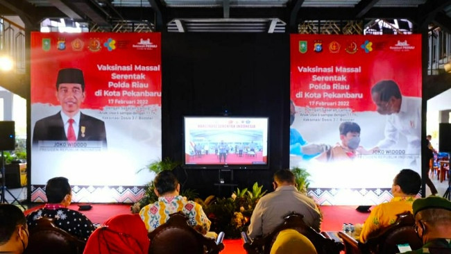 Brigjen Tabana Pimpin Vaksinasi di Komplek City Walk