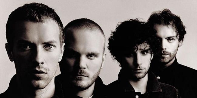 Coldplay Sumbang Perahu Untuk Bersihkan Sungai di Malaysia