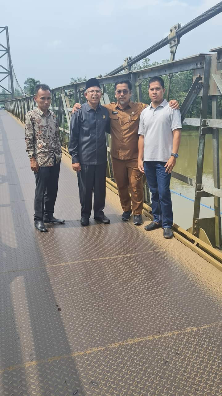 Gerak Cepat H Neflizal (Dt Lilik) dan Dinas PUPR Kampar ke Jembatan Gantung Rumbio