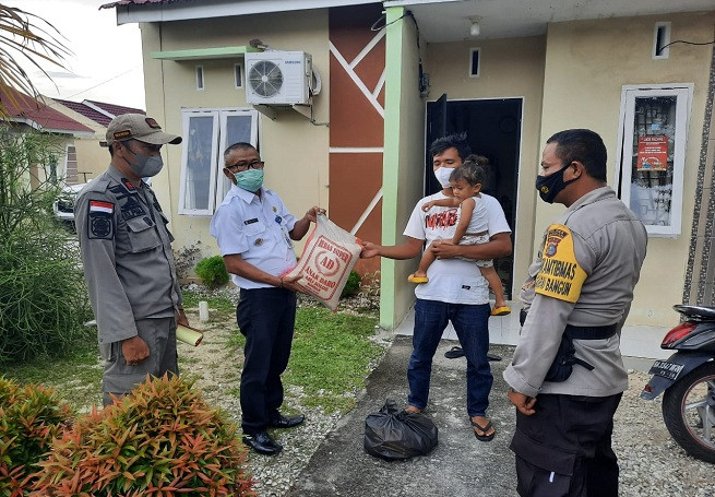 Patut Ditiru, Begini Cara Camat Tambang Ringankan Beban Warganya yang Sedang Isolasi