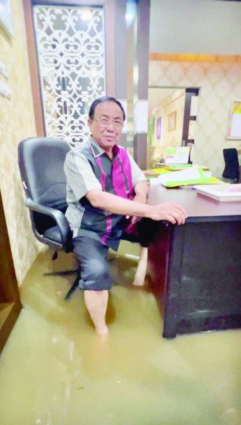 Rumah Dinas Bupati Kabupaten Indragiri Hilir Ikut Terendam