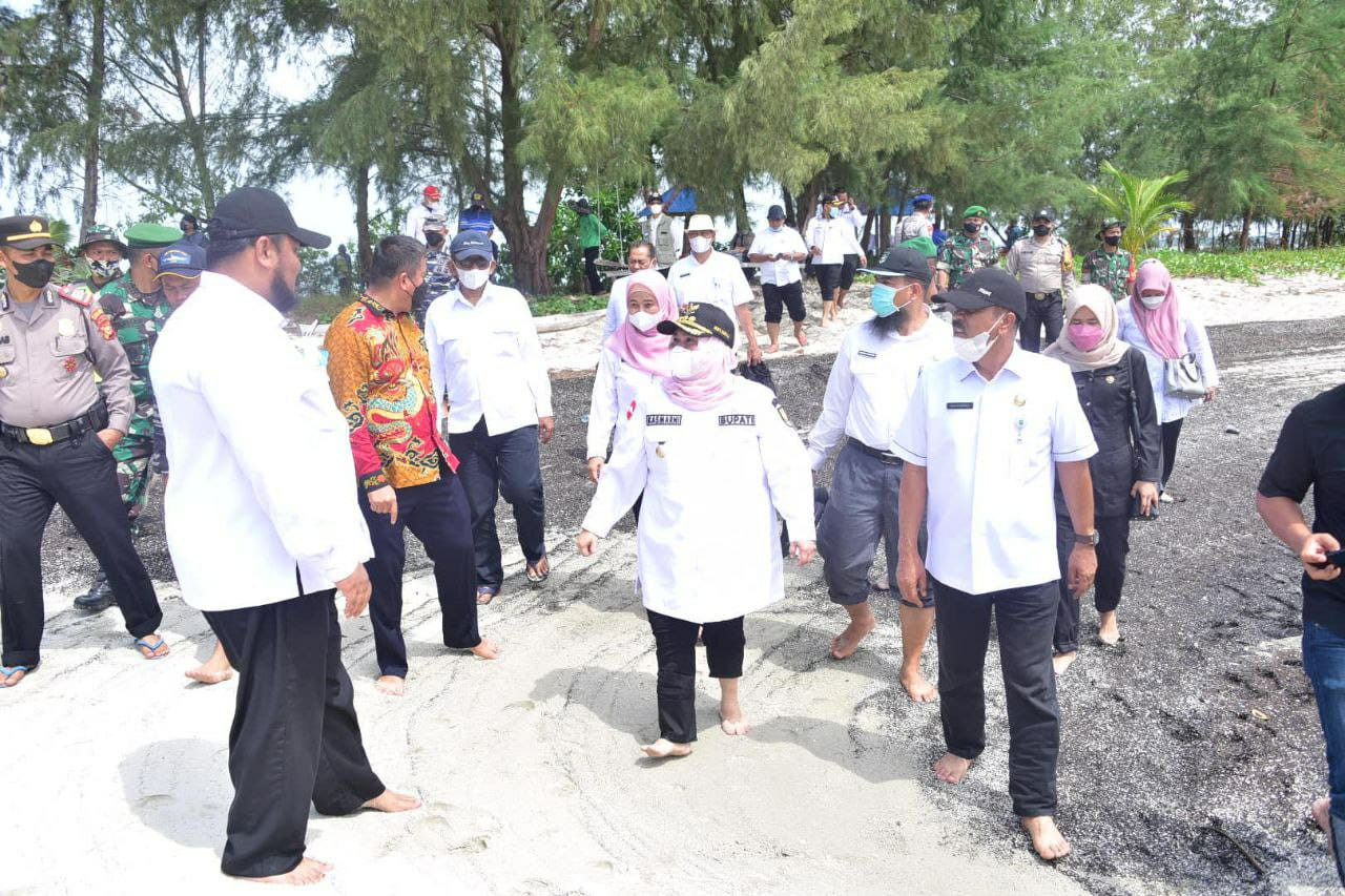 Bersama Kemenko Polhukam dan KKP, Bupati Bengkalis Tinjau Beting Aceh