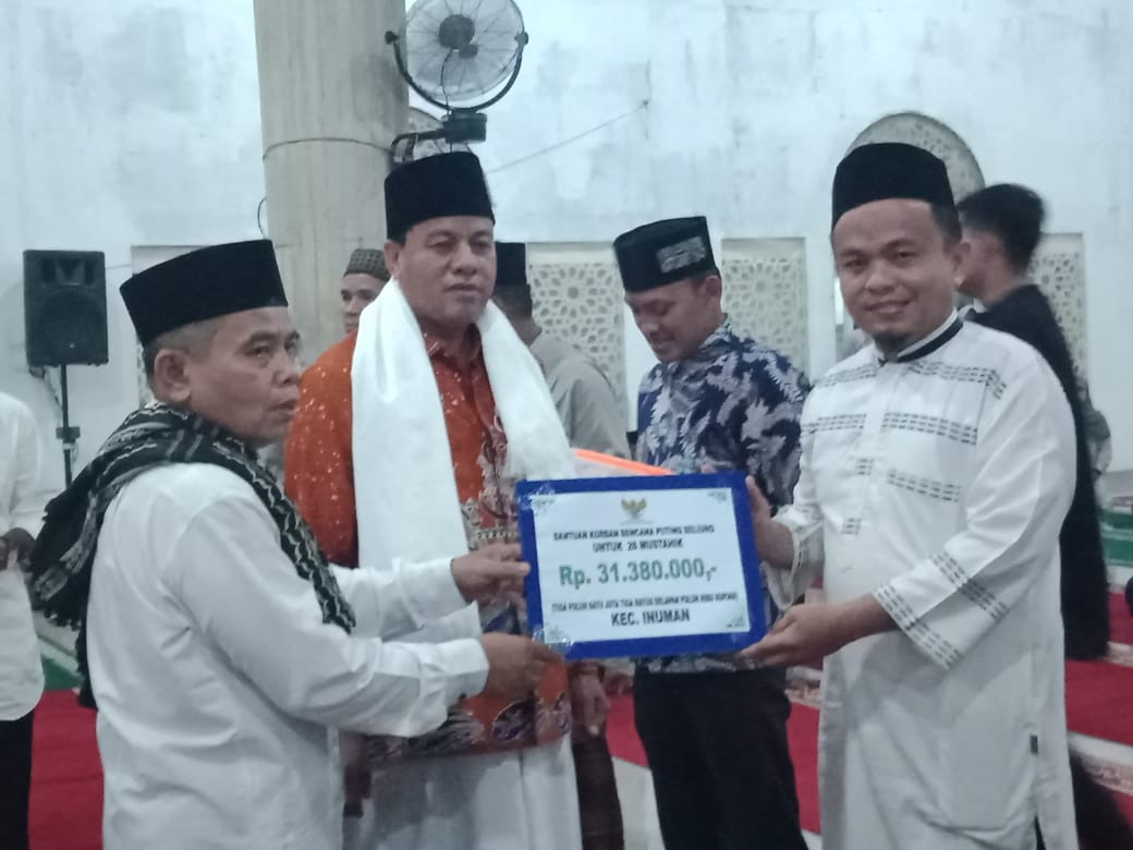 Plt Bupati Kunasing Serahkan Bantuan kepada 26 Bencana Korban Puting Beliung   
