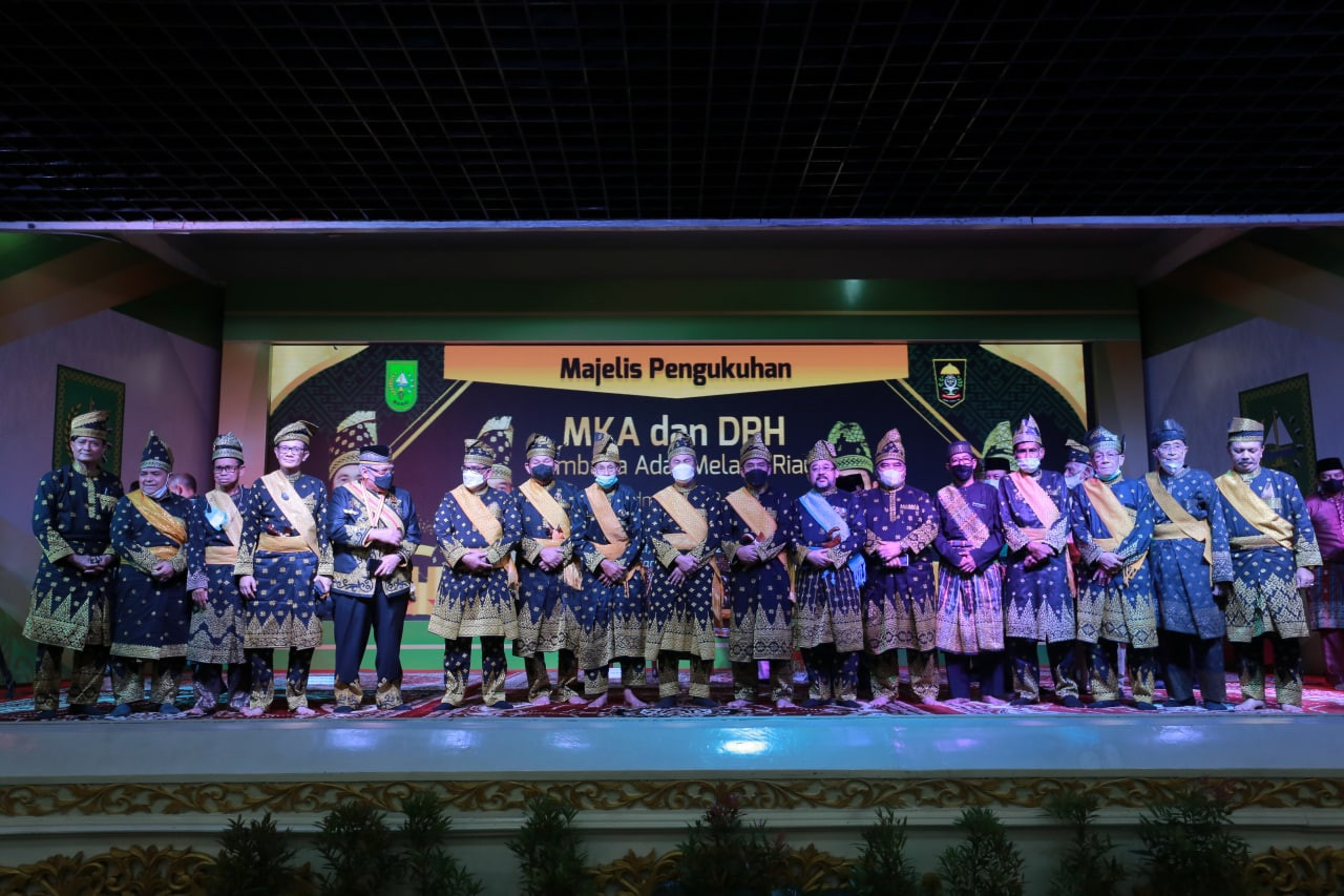 Pengukuhan Pimpinan LAMR Ditandai Pemakaian Tanjak, Selempang, dan Keris