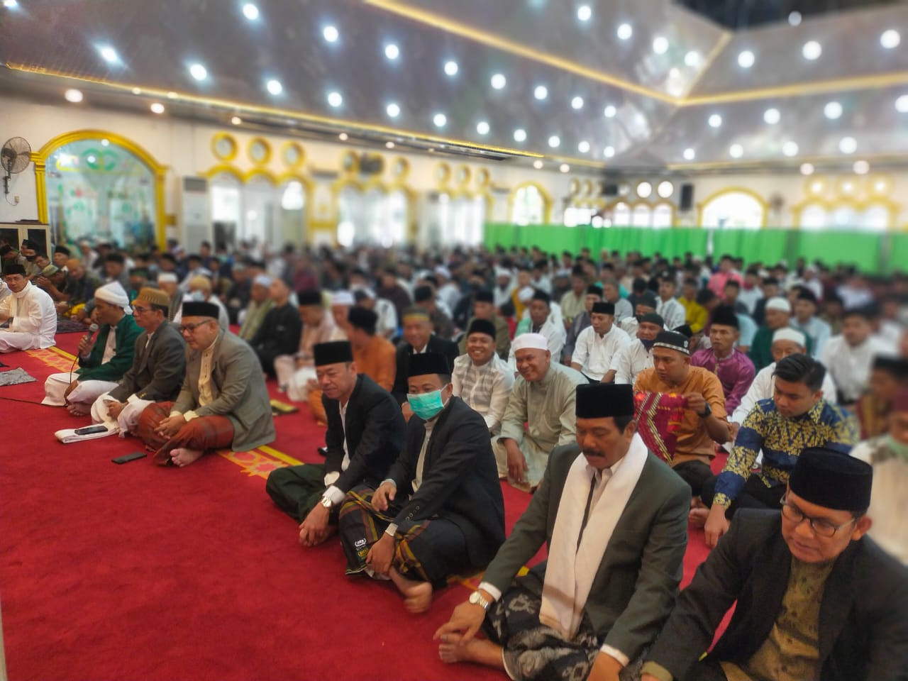 Bupati, Wabup Rohil Sholat Idul Fitri Di Mesjid Agung Al Ikhlas