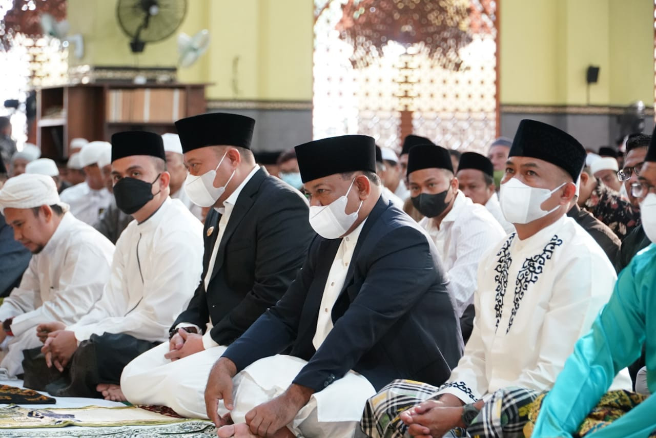 Bupati Kampar Laksanakan Shalat ied di Mesjid Islamic Center Bangkinan