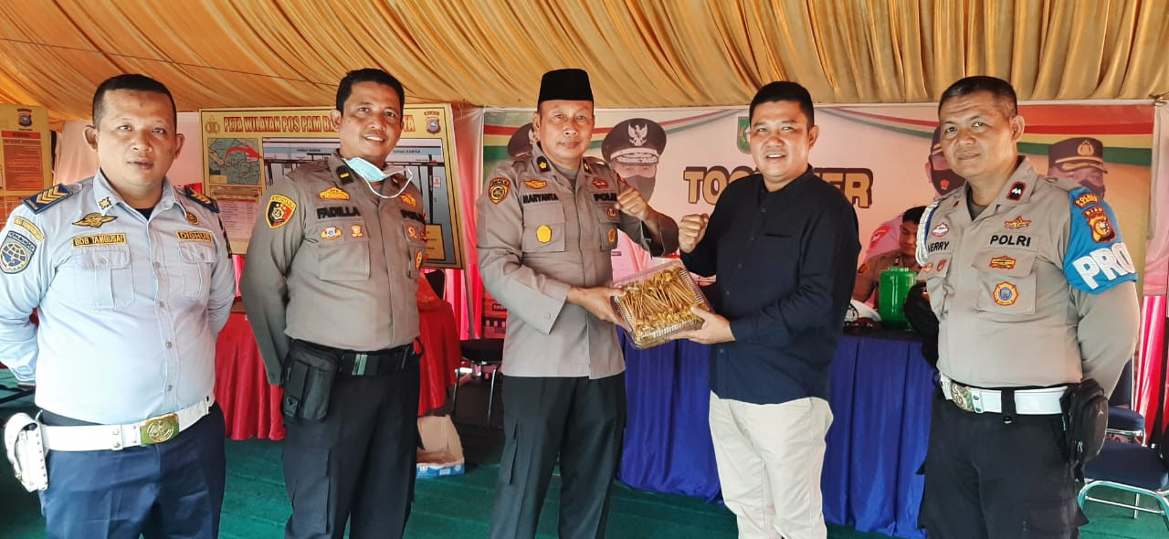 Dirut RS Norfa Husada Berikan Bantuan ke Petugas Pos Pam Bangkinang Kota