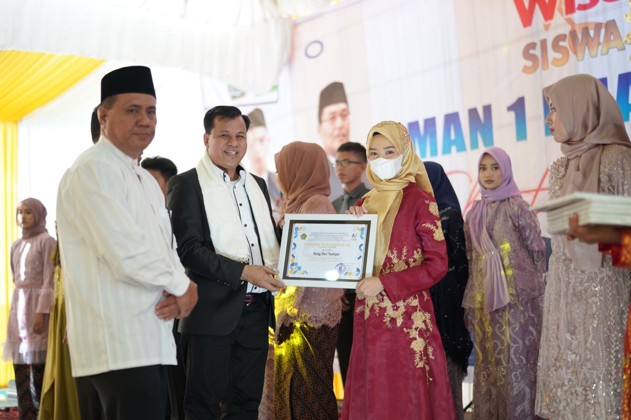 Suhardiman Janjikan Beasiswa Bagi Siswa Kuansing Lulus di Universitas Tersohor