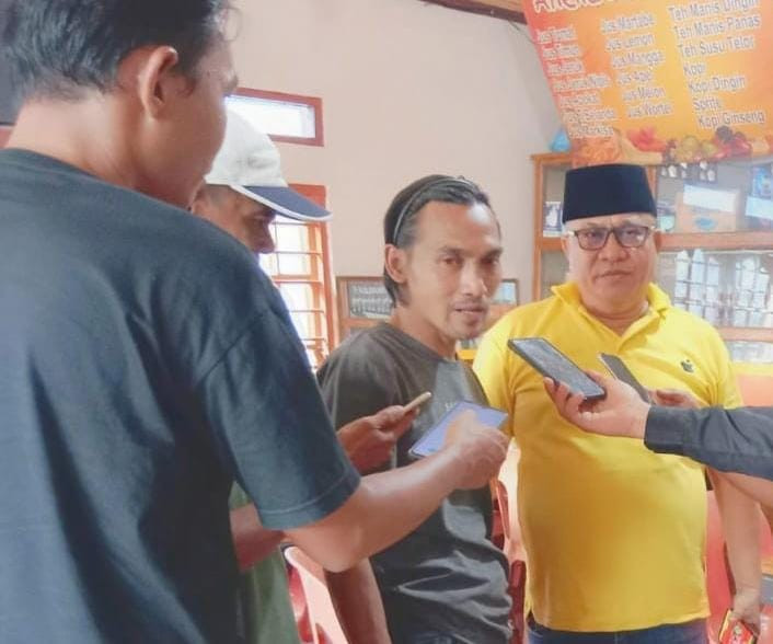 Bersama Jurnalis, Panglima Gagak Hitam dan Ketua AMPG Serahkan Dana Donasi ke Wartawan