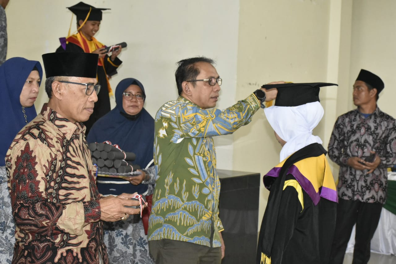 80 Siswa MDTA Se Kecamatan Bangkinang Kota di Wisudakan Asisten III 