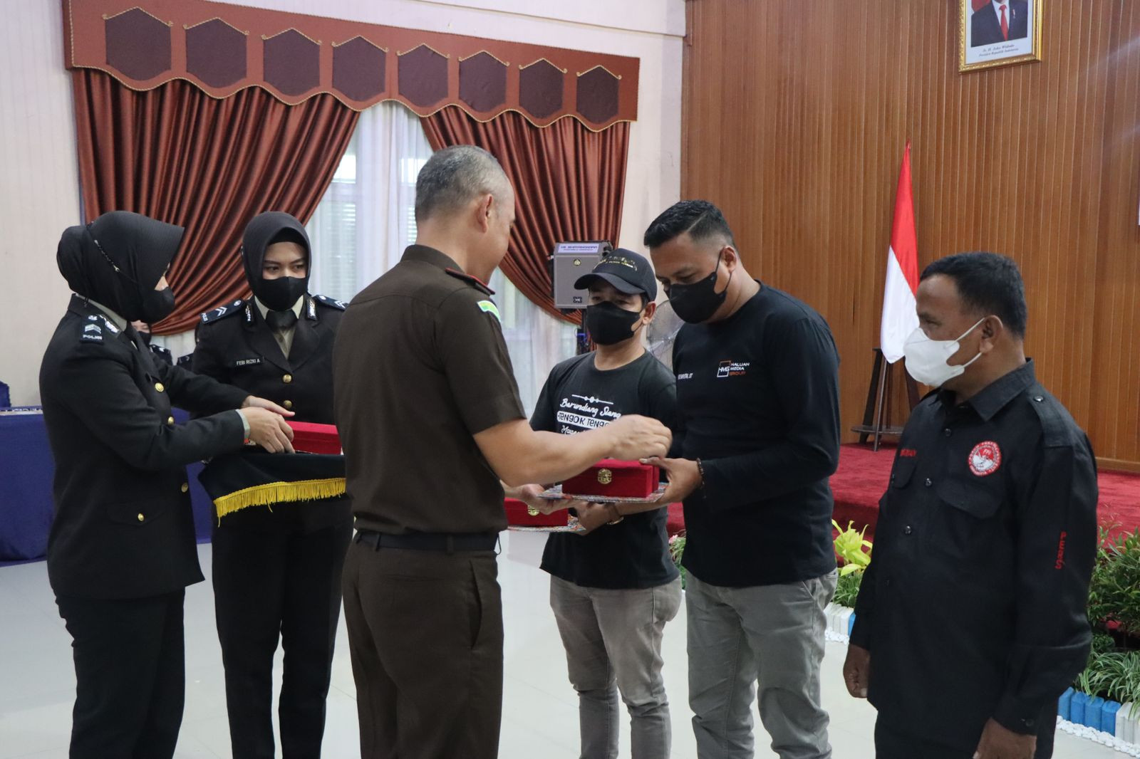 Yendri Saputra ketua Aliansi Jurnalistik Online Indonesia memberikan apresiasi kepada polres kuansin