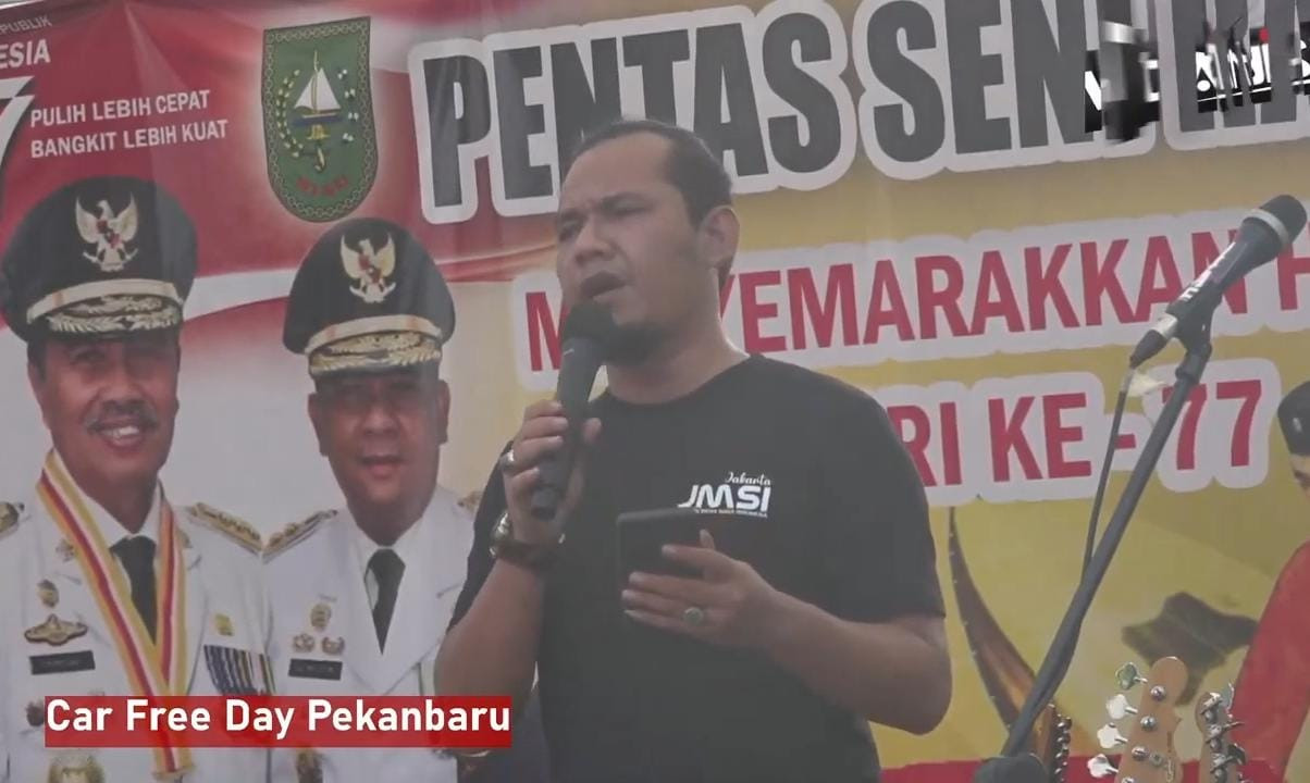 Puisi Dodi Irawan Misteri Gerbang Pontong Menggelar di Pentas Seni Rakyat Riau 2022