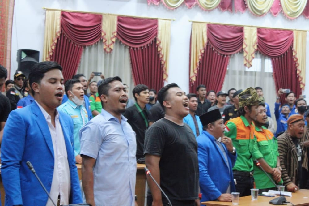 Tengah Malam, Fraksi DPRD Dumai Tandatangani Fakta Integritas Tolak Kenaikan Harga BBM 