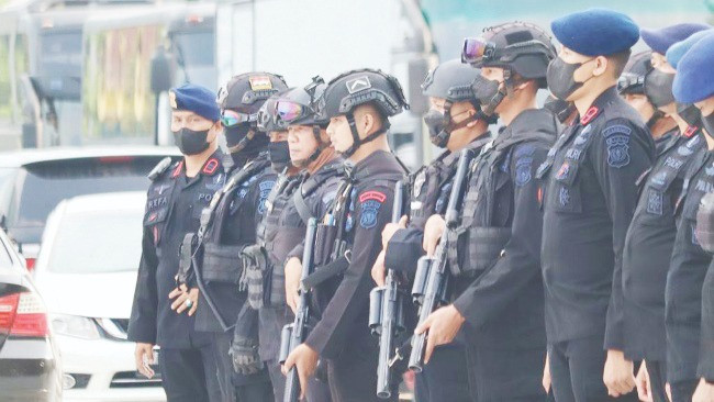 Densus Tangkap 8 Terduga Teroris di Dumai