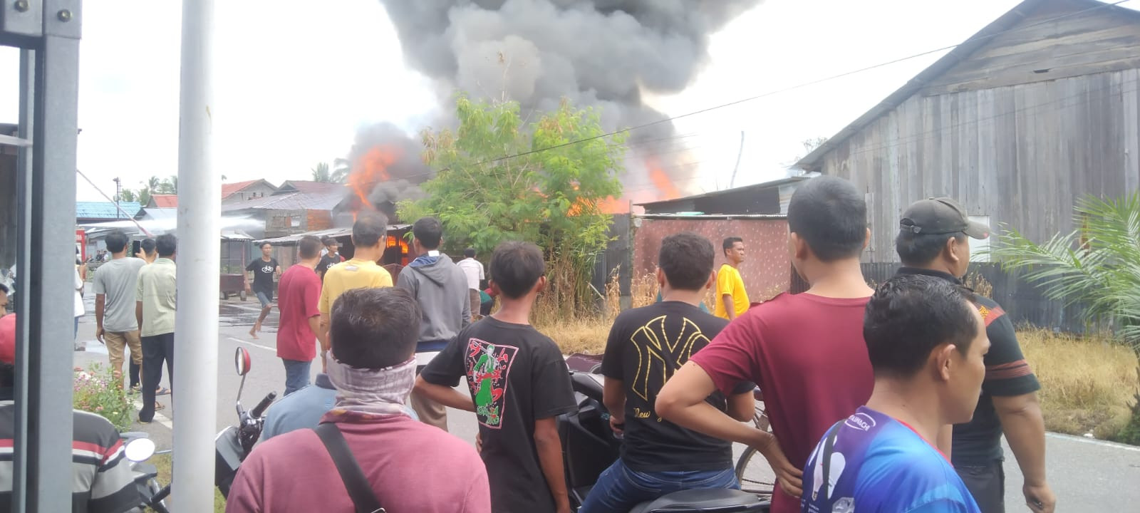 Kebakaran Di Bagan Jawa Satu Rumah Hangus, Tiga Terpaksa Dirusak