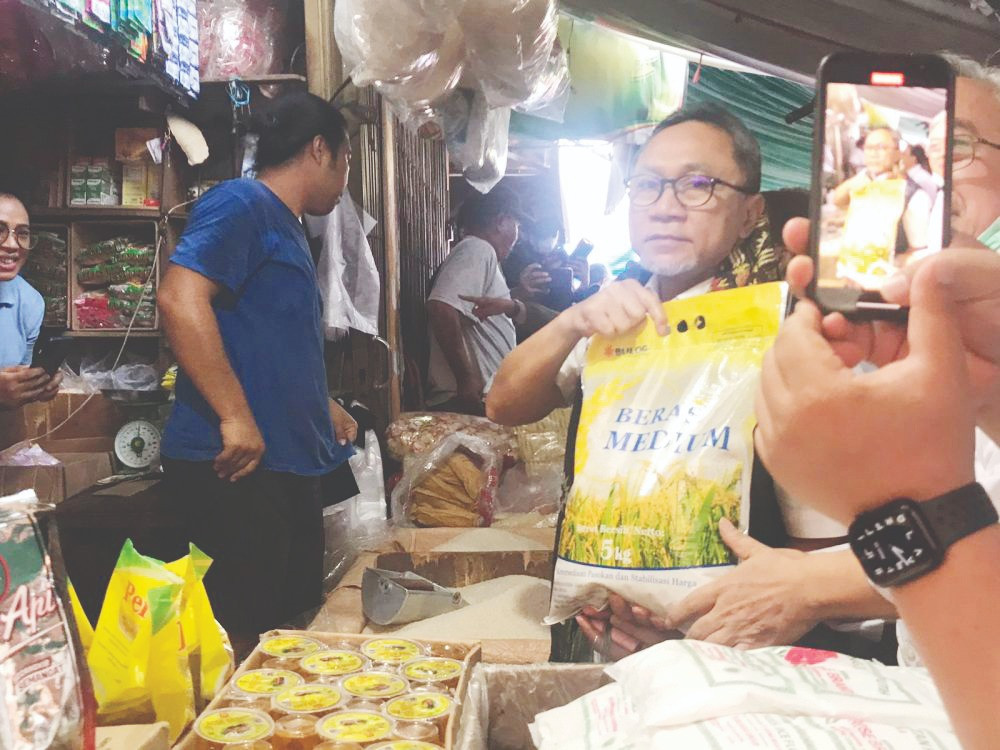 Mendag Zulkifli Tinjau Pasar Cik Puan Pekanbaru Harga Bahan Pokok Stabil