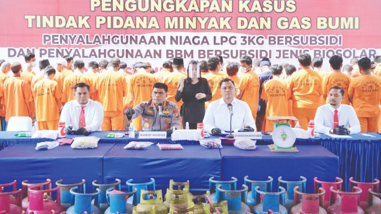 Polisi Segel Sejumlah SPBU Selewengkan BBM Subsidi
