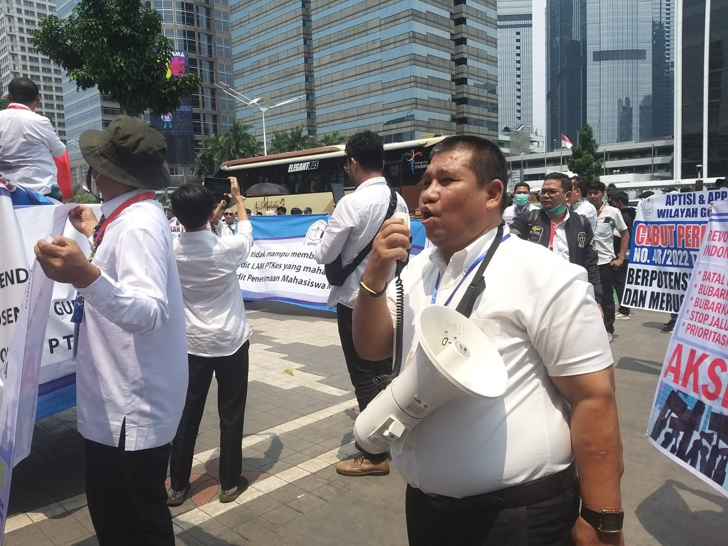 Turunkan Nadiem, APTISI Riau Aksi Damai di Depan Istana Negara