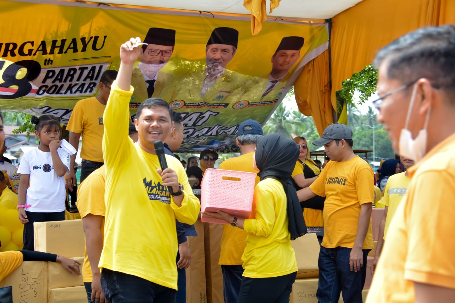 Ibu Hamil Peroleh Hadiah Utama HUT Golkar di Kuansing,Ribuan Warga Ramaikan Jalan Sehat