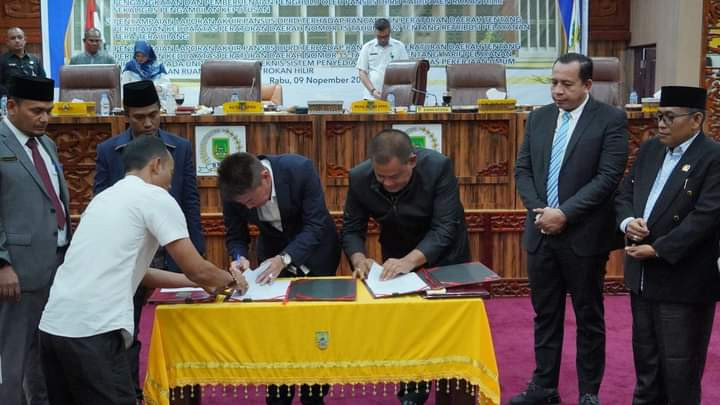 DPRD Rohil Gelar Rapat Paripurna Penyampaian Tiga Pansus,Ini Keputusanya