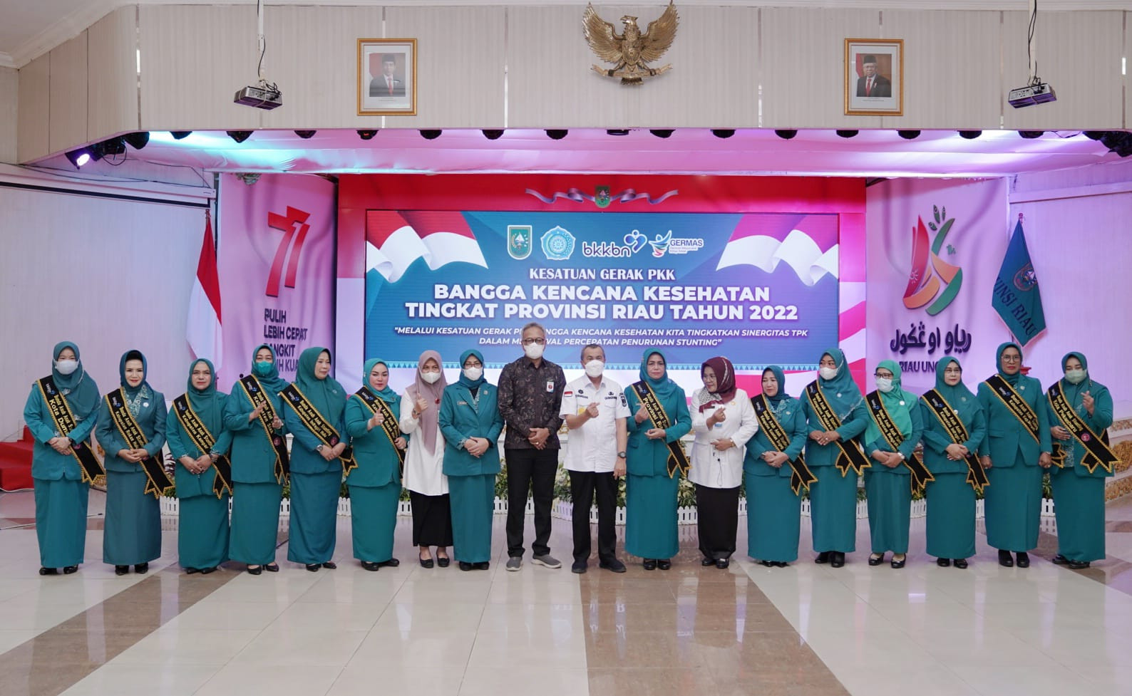 Ketua PKK Rohil Hadi Dipengukuhan TP PKK Provinsi Riau,Sanimar Sandang Sebagai Bunda Asuh Stunting 