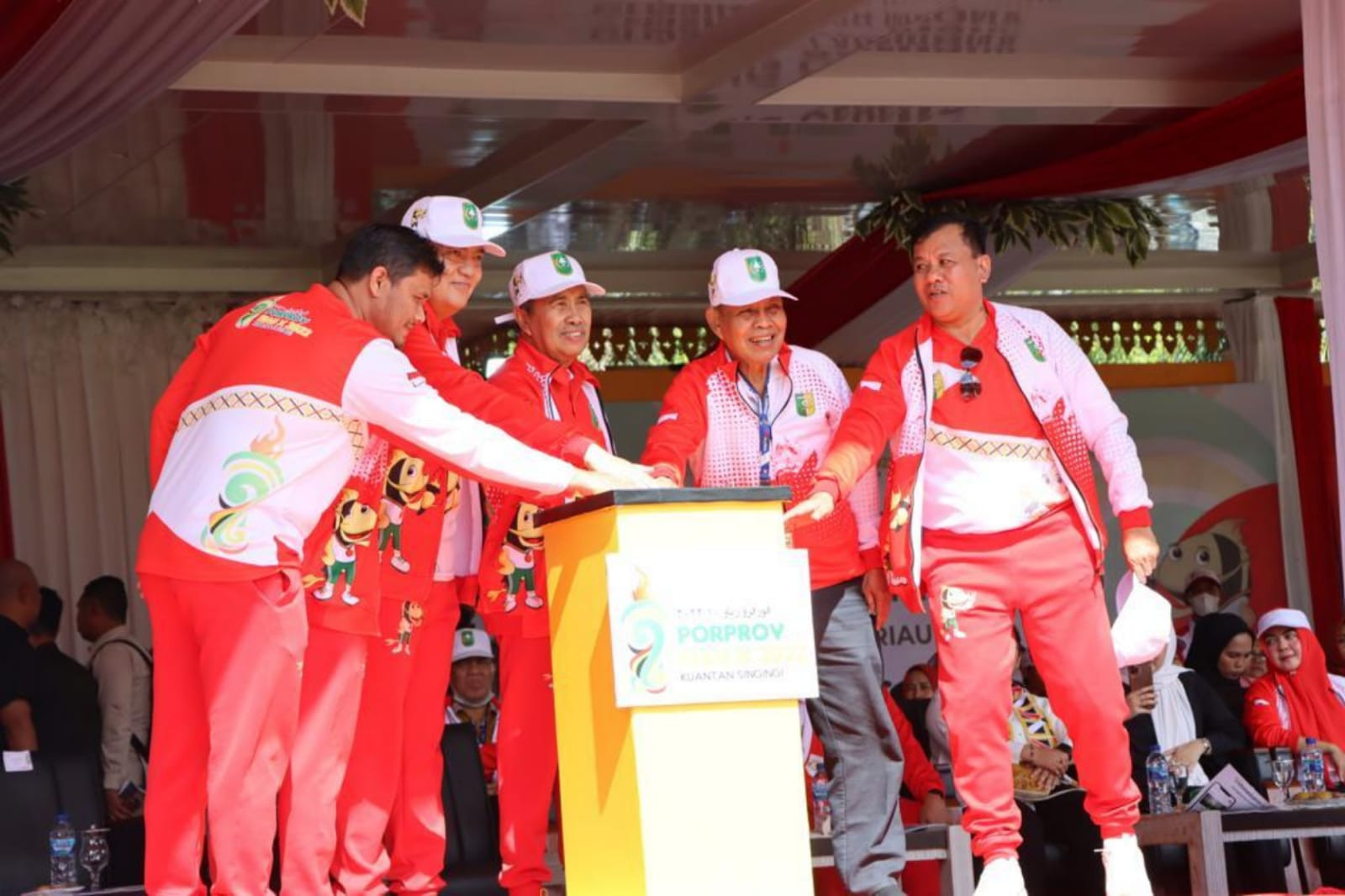 Gubenur Riau Drs, H Syamsuar Menutup Pekan Olahraga Porprov Riau Yang ke X