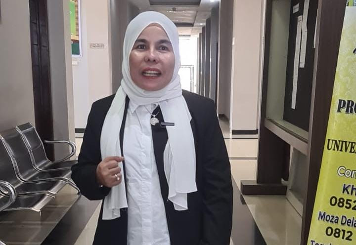 Notaris Yulfita Rahim, Calon Doktor Hukum Pertama UIR Selesai Ujian Tertutup