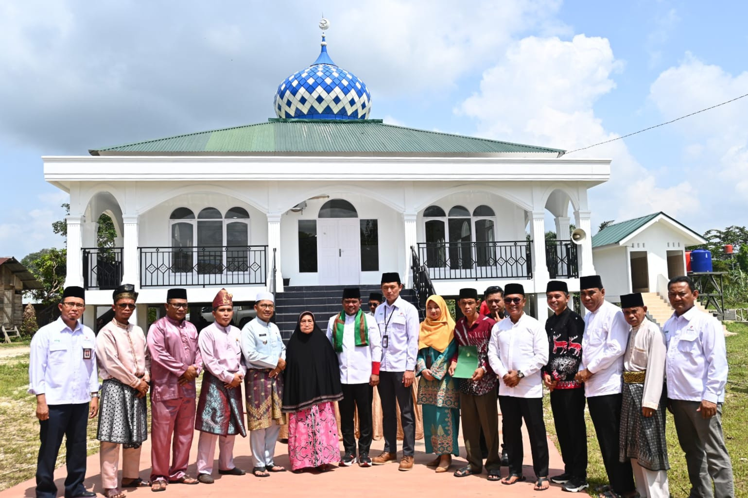Bupati Pelalawan Resmikan Masjid Nurul Iman di Dusun Muara Sako