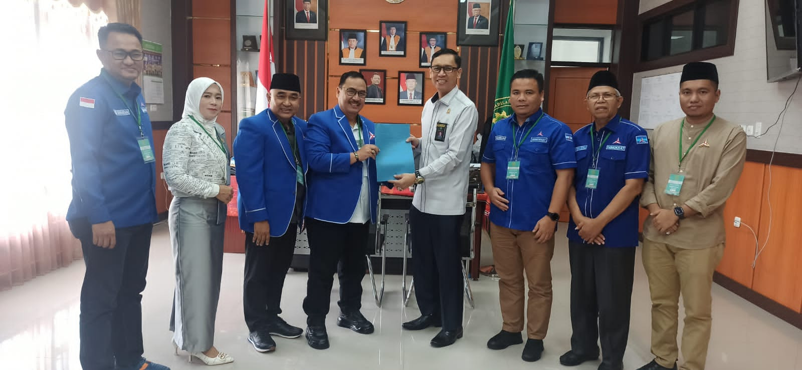  Pengurus DPC dan Fraksi PD Kampar Menyerahkan Surat Permohonan Perlindungan Hukum 