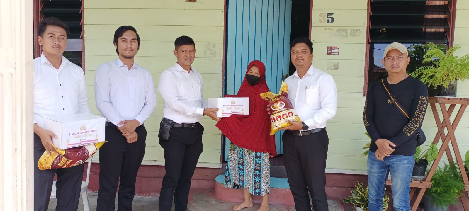 Warga Kurang Mampu di Selatpanjang dapat Bansos Negeri dari Polres